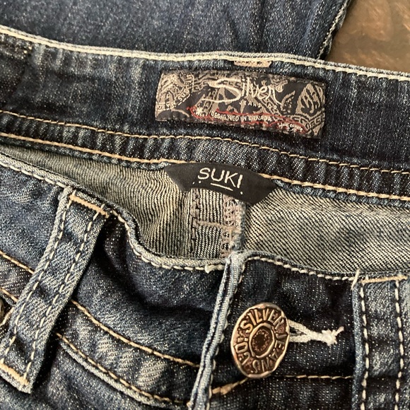 Silver Suki Women’s Dark Wash Mid-Rise Bootcut Jeans Sz 28/32 - Picture 7 of 9